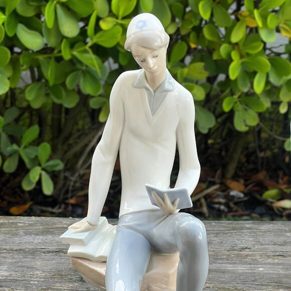 Lladro Hebrew Student Jewish Boy with Book 4684 Bar Mitzvah Siddur Judacia - Picture 3 of 10
